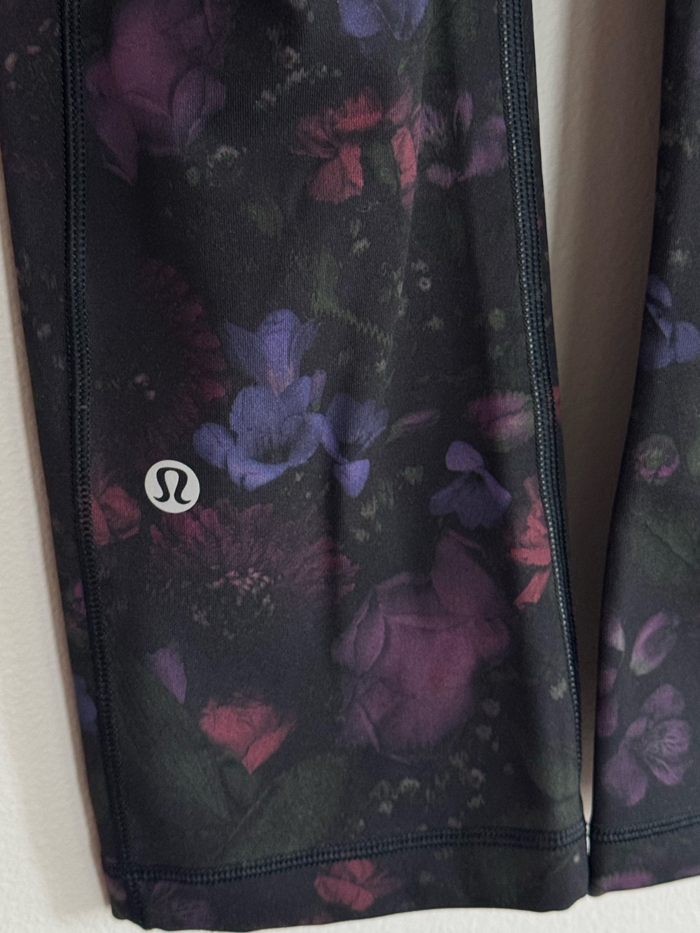 💥SALE💥 Lululemon Speed Up Crop Frozen Flourish Tights 21” Size 4 Whimsigoth
